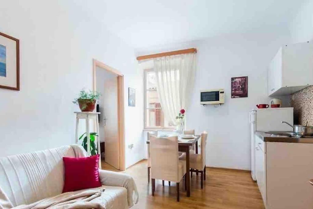 Vintage Pula Apartment Ngoại thất bức ảnh